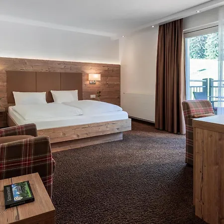 Belchenhotel Jaegerstueble 4* אייטרן